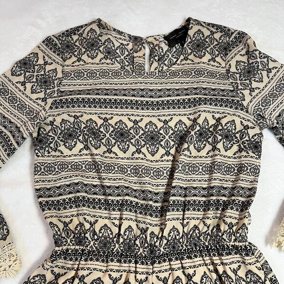 Romeo & Juliet Couture Crewneck Boho Print Lace Trim Playsuit Romper Size Small - Picture 3 of 14